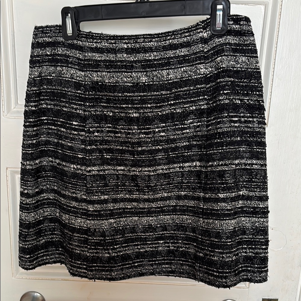 MM Lafleur Textured Black and Cream Skirt. Size 12, 19 inch length.